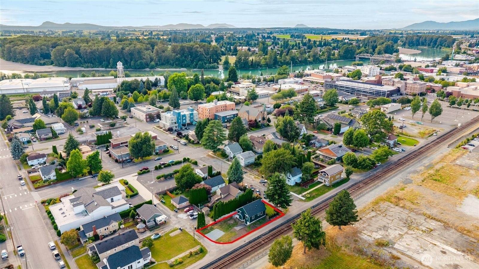 Single Family 2BR 2BA - 100 Milwaukee Street, Mount Vernon, WA