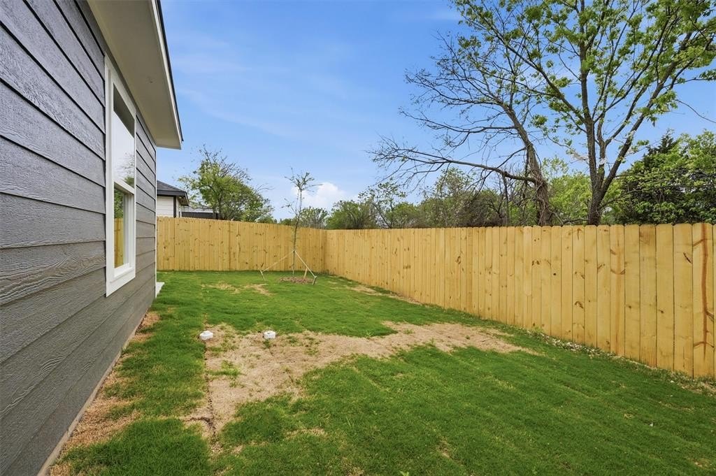 Single Family 2BR 2BA - 1012 S 1st Street, Sherman, TX