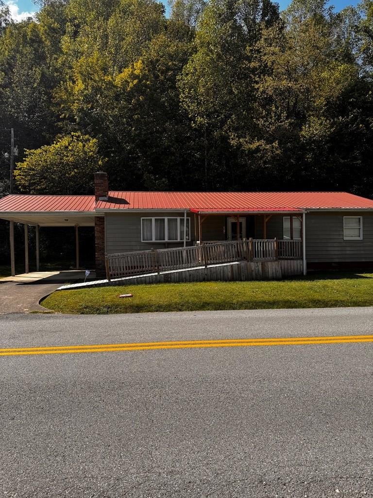 Single Family 3BR 2BA - 2474 KY Rt 825, Hager Hill, KY