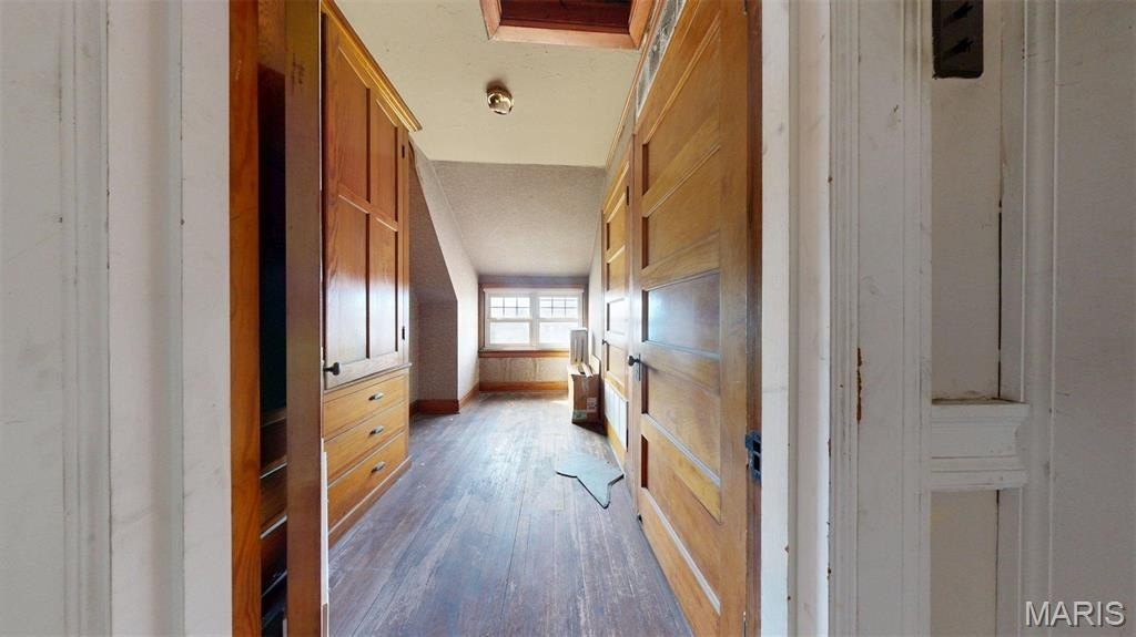 Single Family 8BR 4BA - 49 Kingsbury Place, St Louis, MO