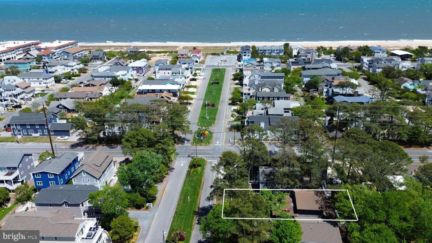 Single Family 4BR 4BA - 206 WELLINGTON PKWY, BETHANY BEACH, DE