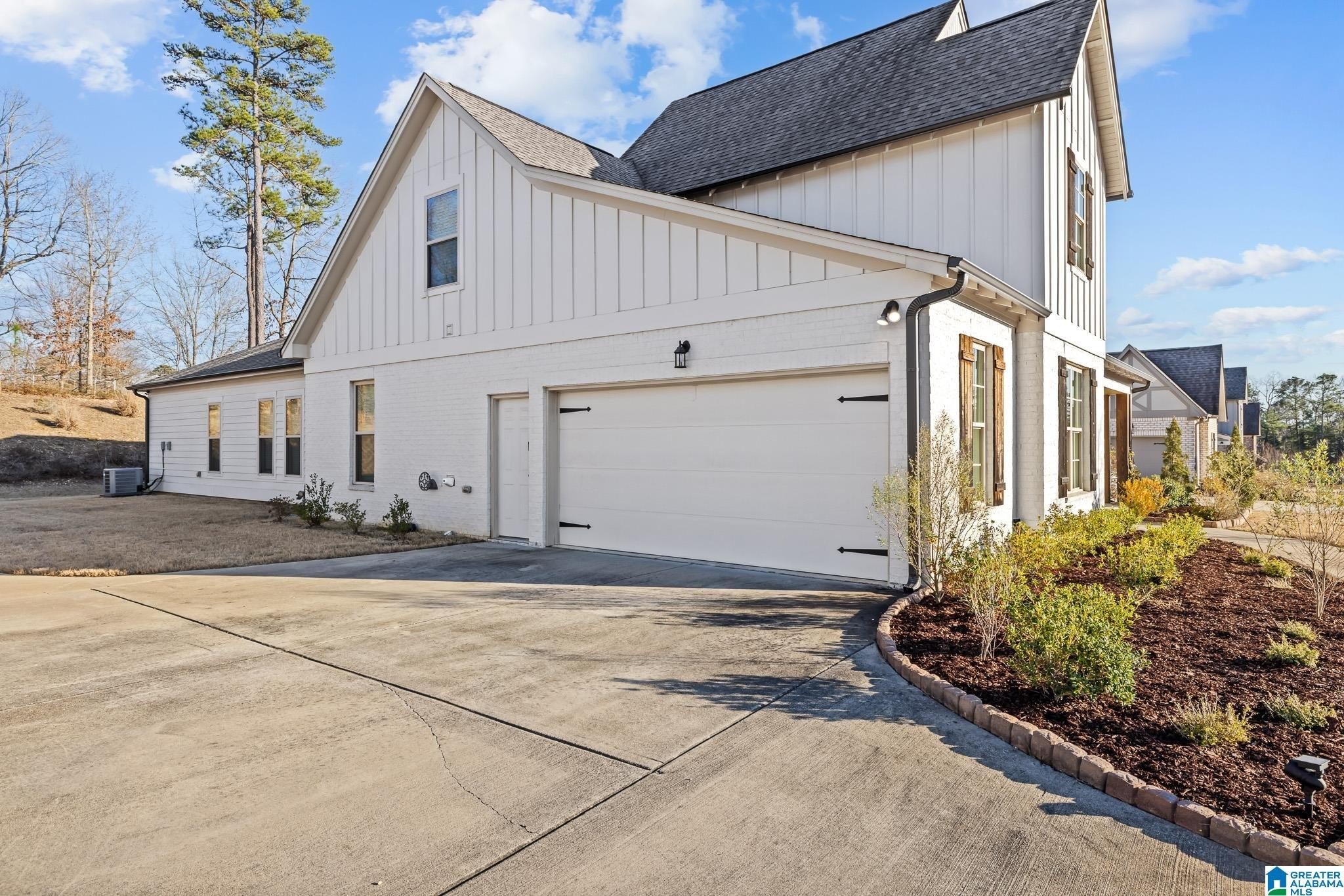 208 Oak Hl Ln  