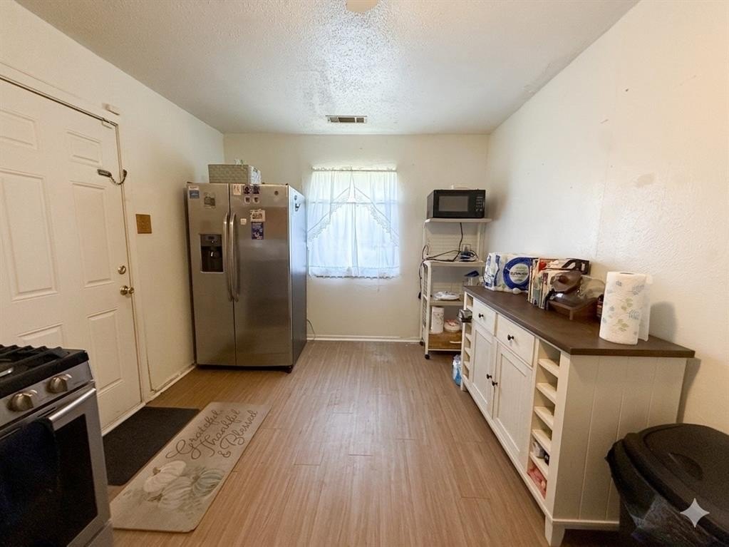Single Family 3BR 1BA - 780 Emberwood Drive, Dallas, TX