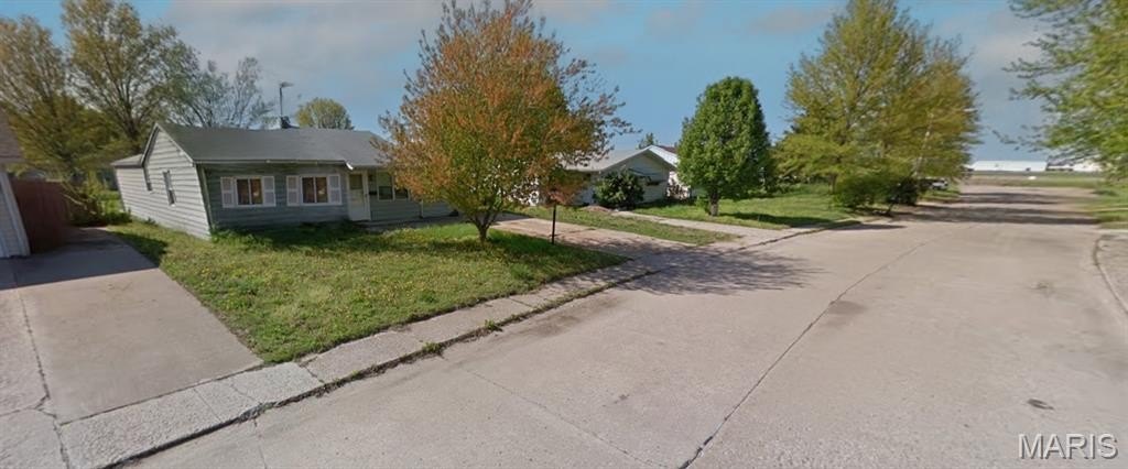 Single Family 4BR 2BA - 1105 Saint Clement Drive, East St Louis, IL