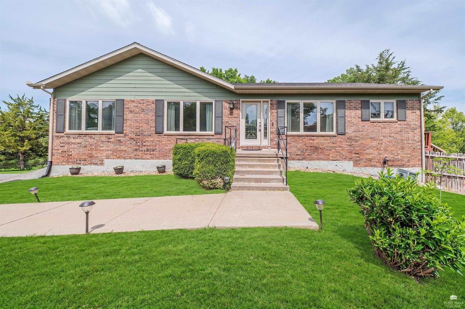 Single Family 6BR 3BA - 115 Harvard Pl, Manhattan, KS