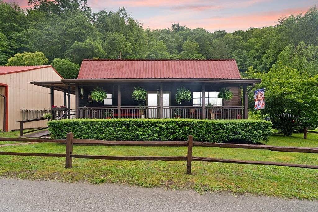 Single Family 4BR 2BA - 1161 Hardburly Road, Bulan, KY