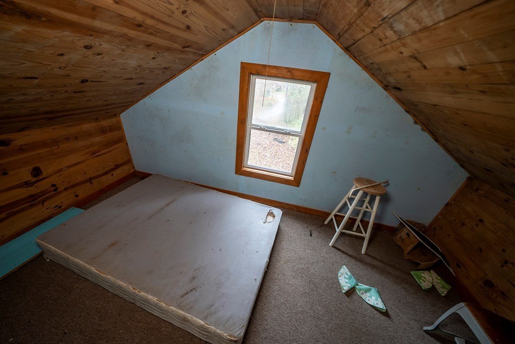 Single Family 4BR 2BA - 139 IU Gap Rd, ROBBINSVILLE, NC