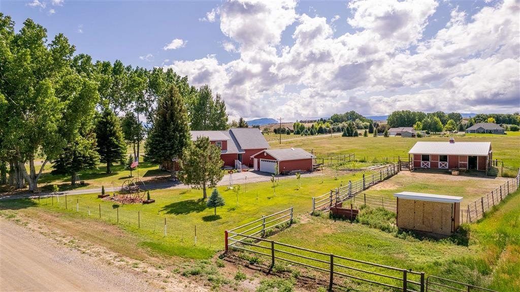Single Family 4BR 1BA - 5 Longhorn Dr, Cody, WY