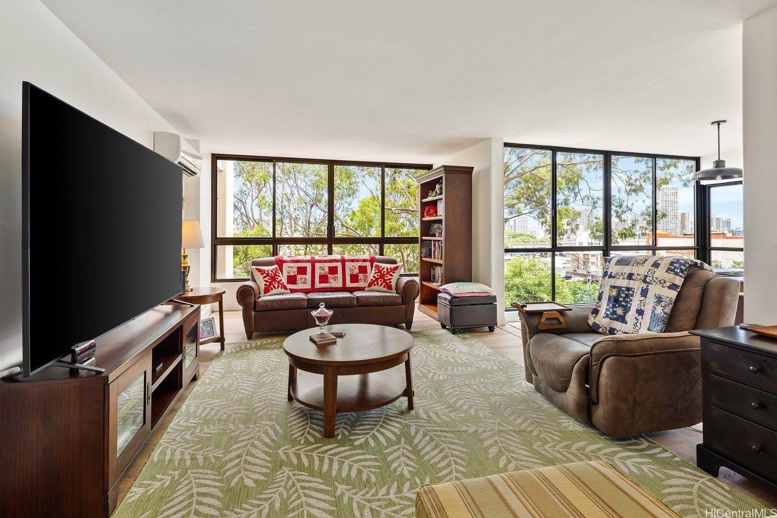 Condo 3BR 2BA - 3138 Waialae Avenue, Honolulu, HI