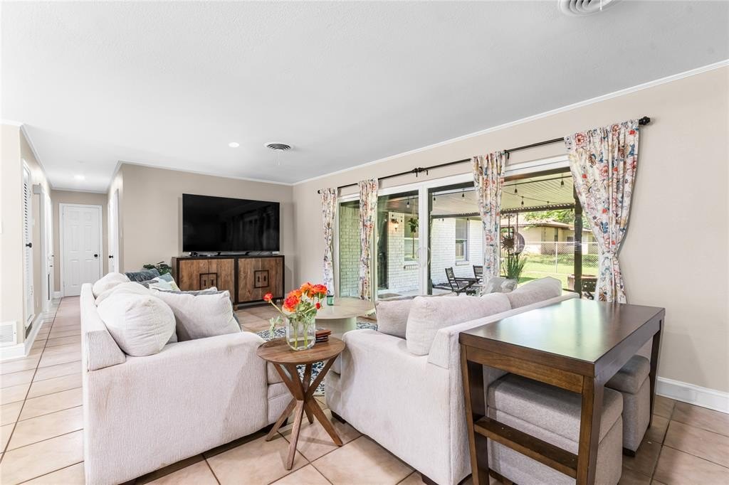 Single Family 4BR 3BA - 436 Ball Street, Grapevine, TX