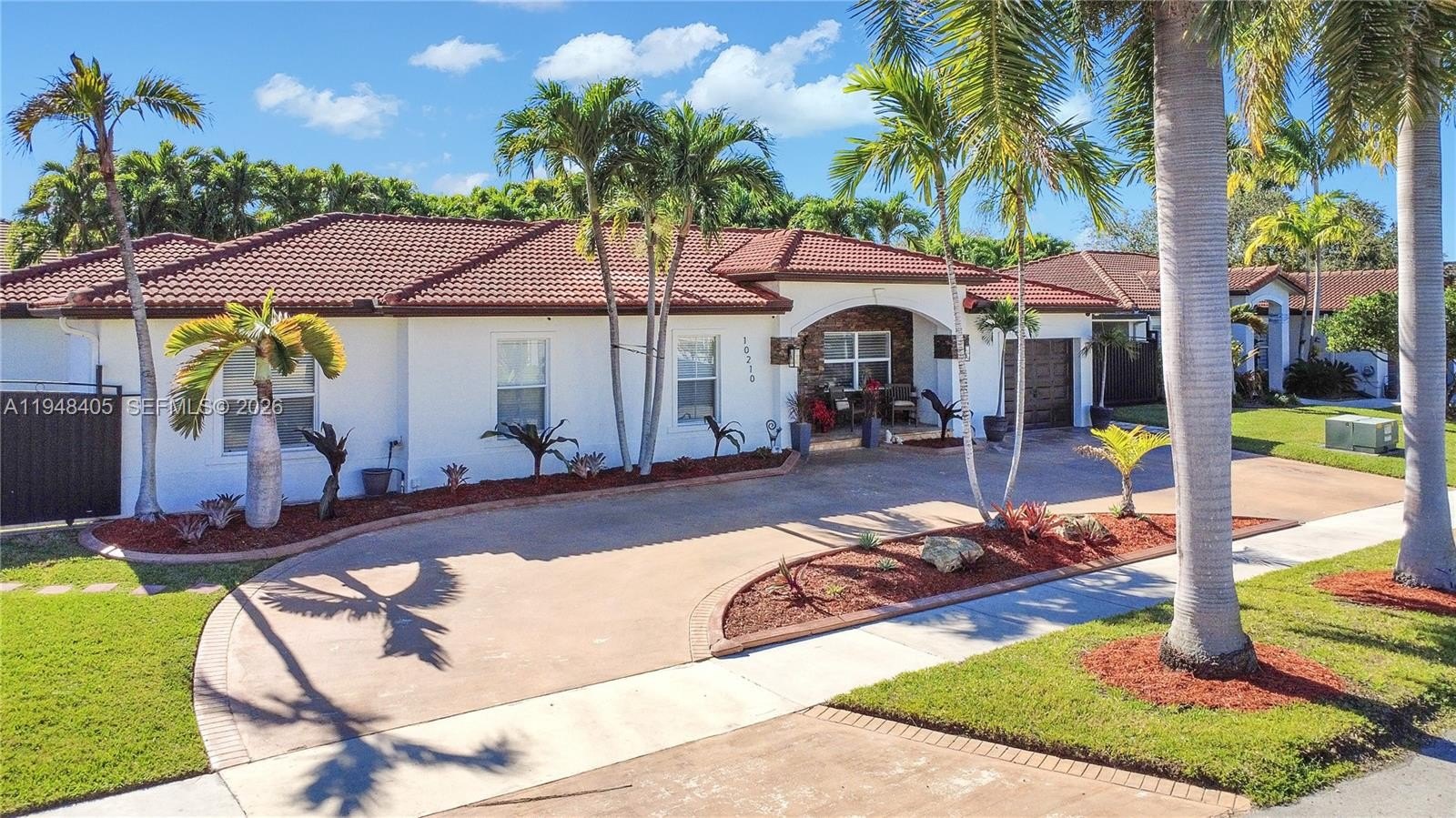 Single Family 4BR 3BA - 10210 SW 191st St, Cutler Bay, FL
