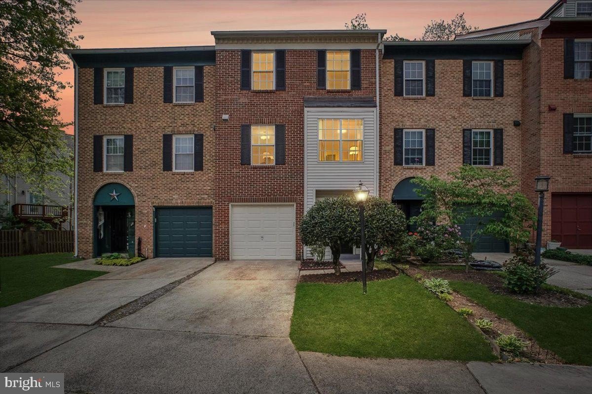 Single Family 3BR 4BA - 6013 CROCUS CT, ALEXANDRIA, VA
