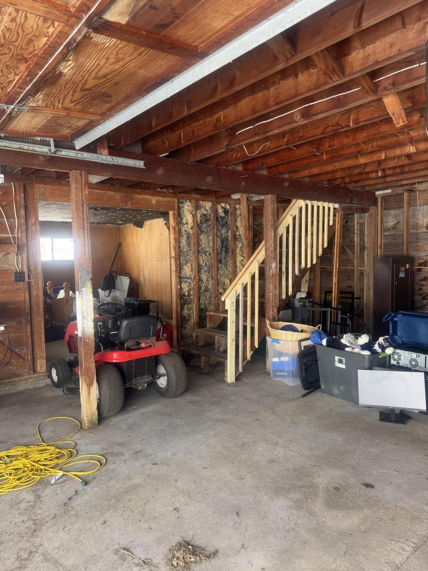 Single Family 4BR 1BA - 203 W Avenue D, Newberry, MI