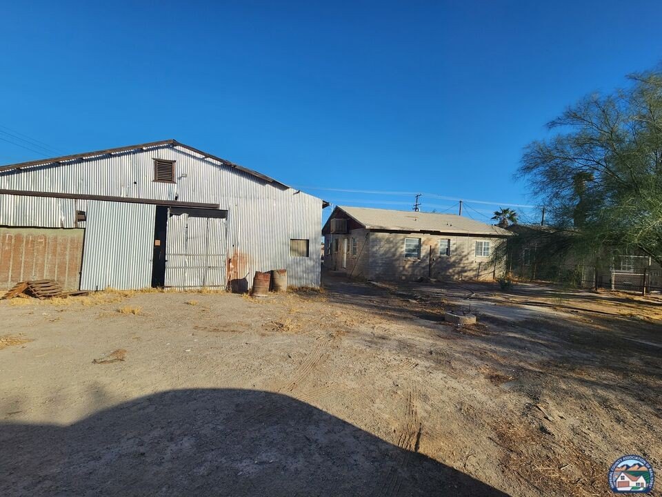 1245 1243 C N Perry Rd  