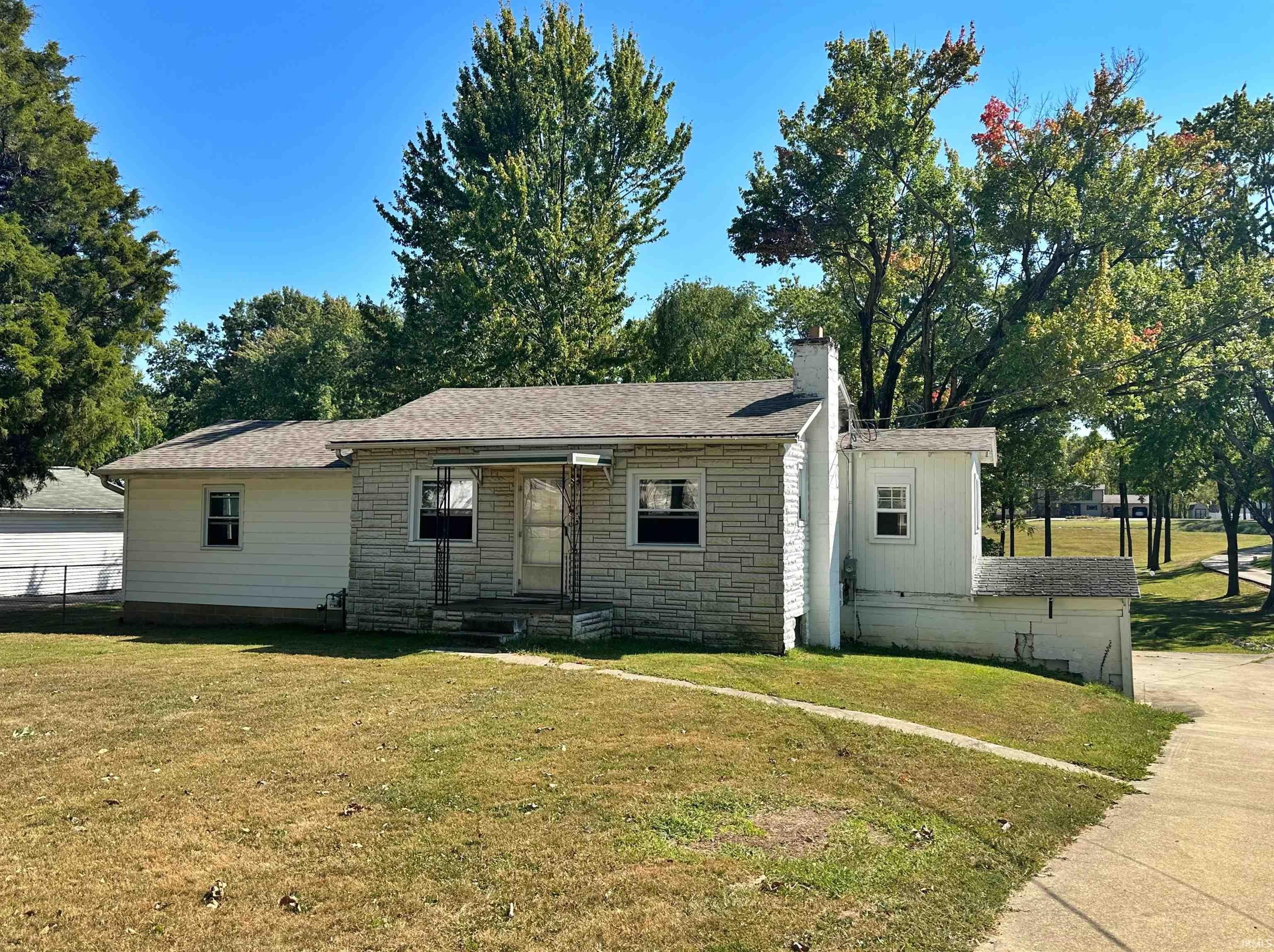 Single Family 2BR 2BA - 2107 E National Highway, Washington, IN