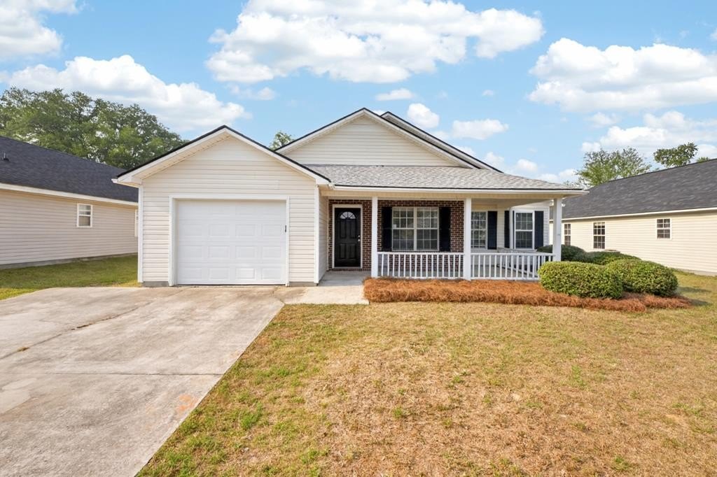 Single Family 3BR 2BA - 4114 Forrest Run Cir, Valdosta, GA