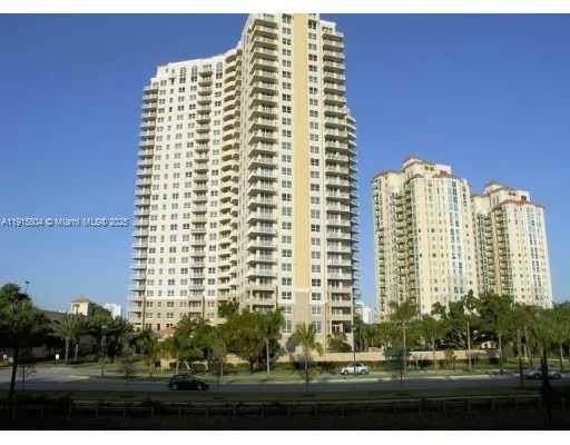Condo 2BR 2BA - 19501 W Country Club Dr, Aventura, FL