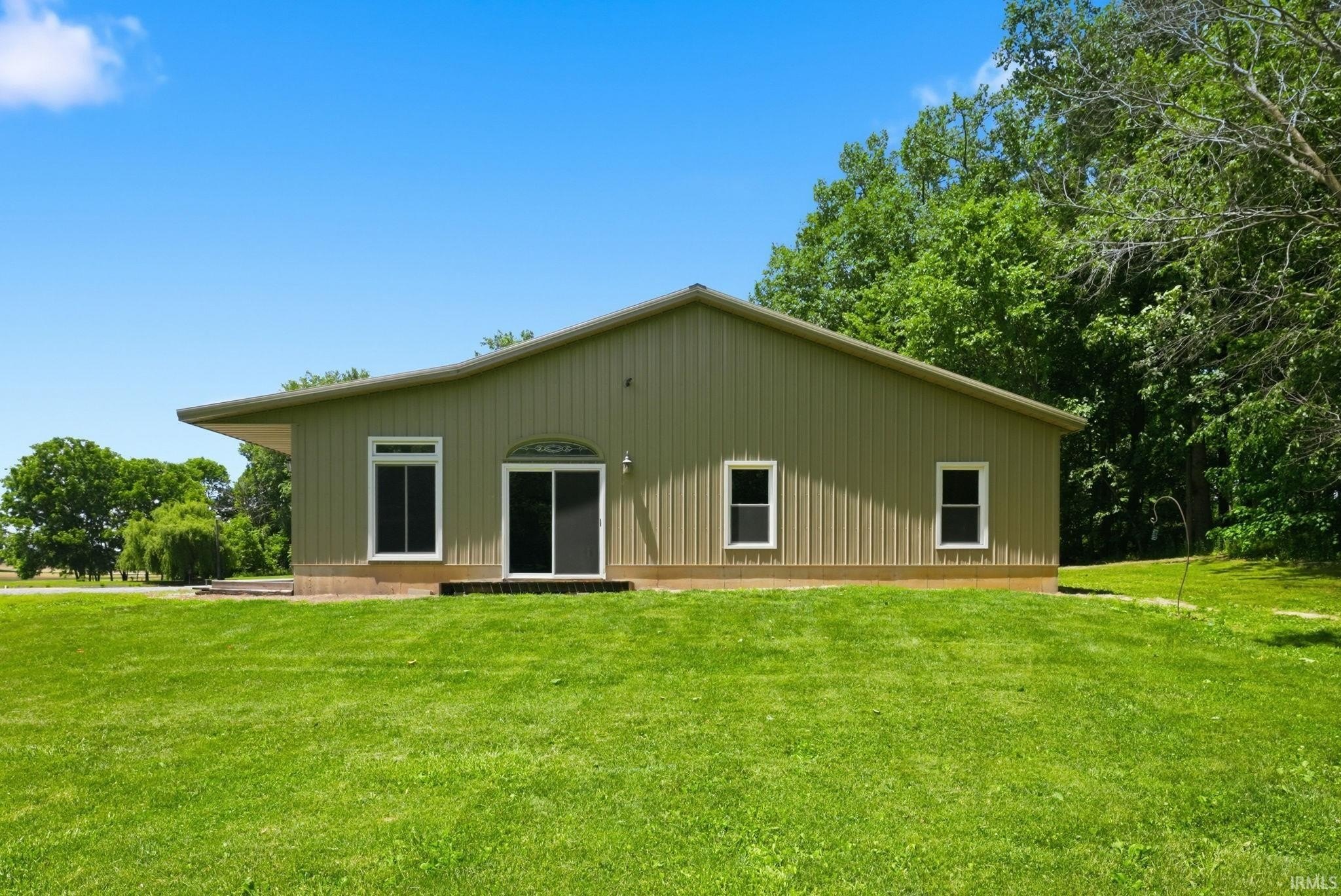 Single Family 4BR 2BA - 6441 N 750 East Road, Churubusco, IN