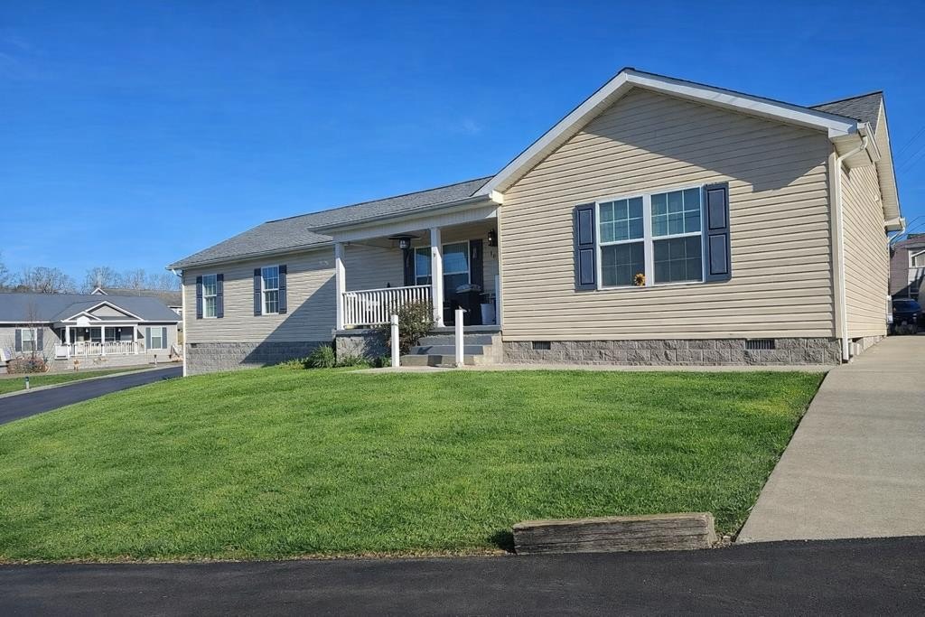 Single Family 6BR 2BA - 16 Grafton Court, Morehead, KY