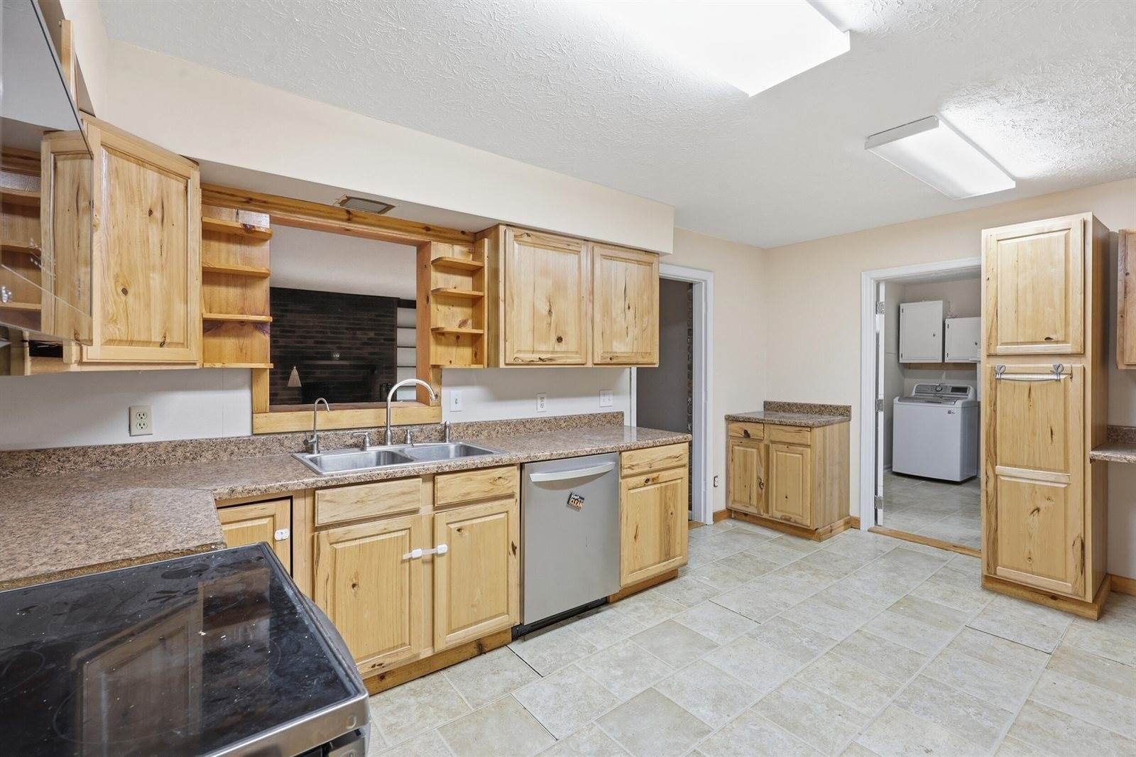 Single Family 3BR 2BA - 212 Sequoyah Trail, Frankfort, KY
