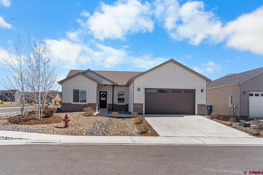 Single Family 5BR 2BA - 1432 Owl Creek Avenue, Montrose, CO