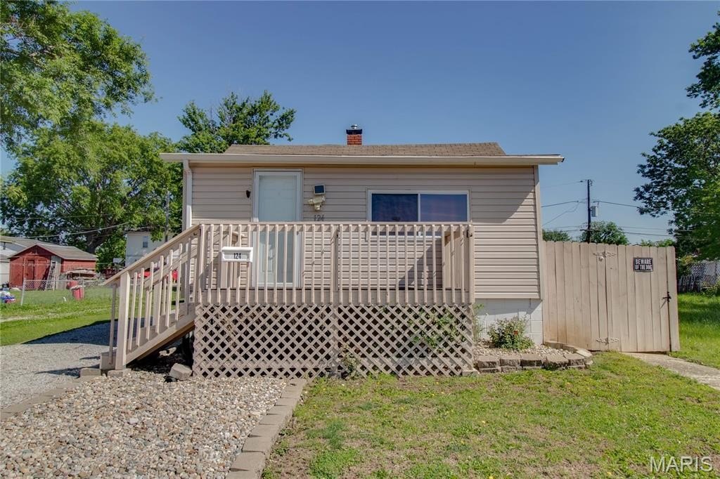 Single Family 1BR 1BA - 124 E 7th Street, Roxana, IL