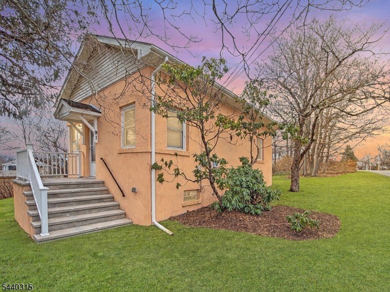 Single Family 2BR 1BA - 91 Clinton Ave, Mansfield Twp., NJ
