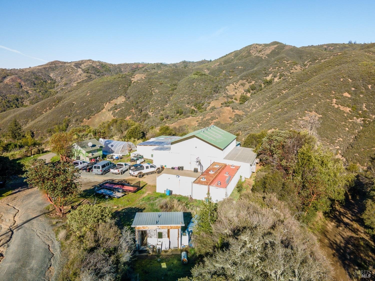Single Family 2BR 1BA - 8451 Highway 175, Hopland, CA