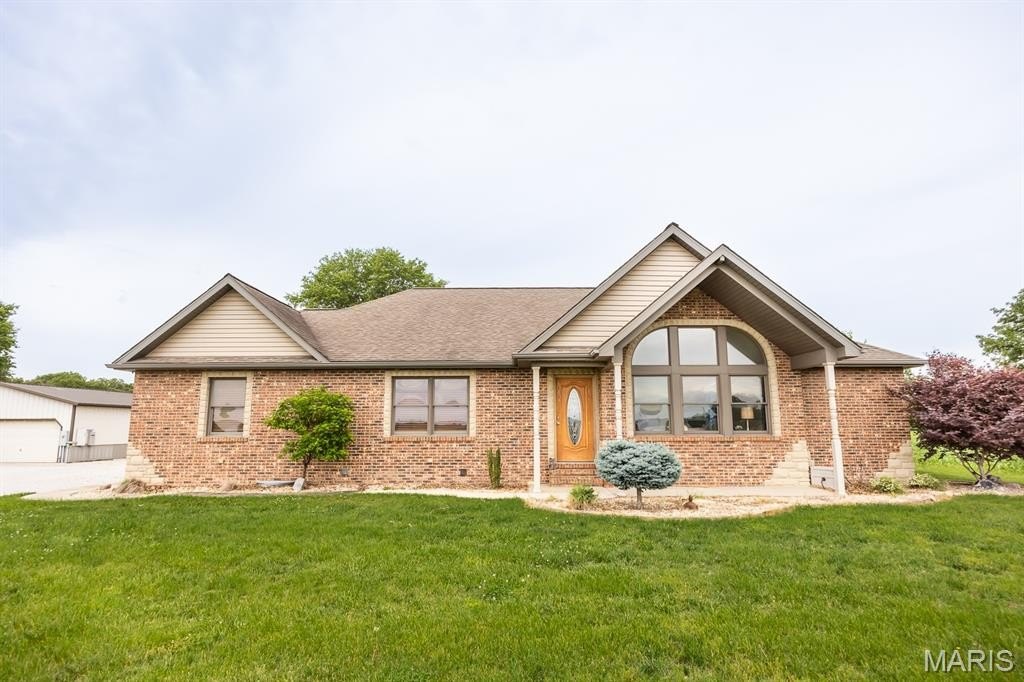 Single Family 4BR 4BA - 7045 Brickyard Road, Mascoutah, IL