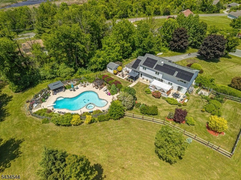 Single Family 4BR 4BA - 4 Campbell Dr, Hardyston Twp., NJ