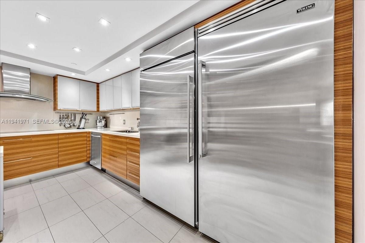 Condo 2BR 2BA - 8877 Collins Ave, Surfside, FL