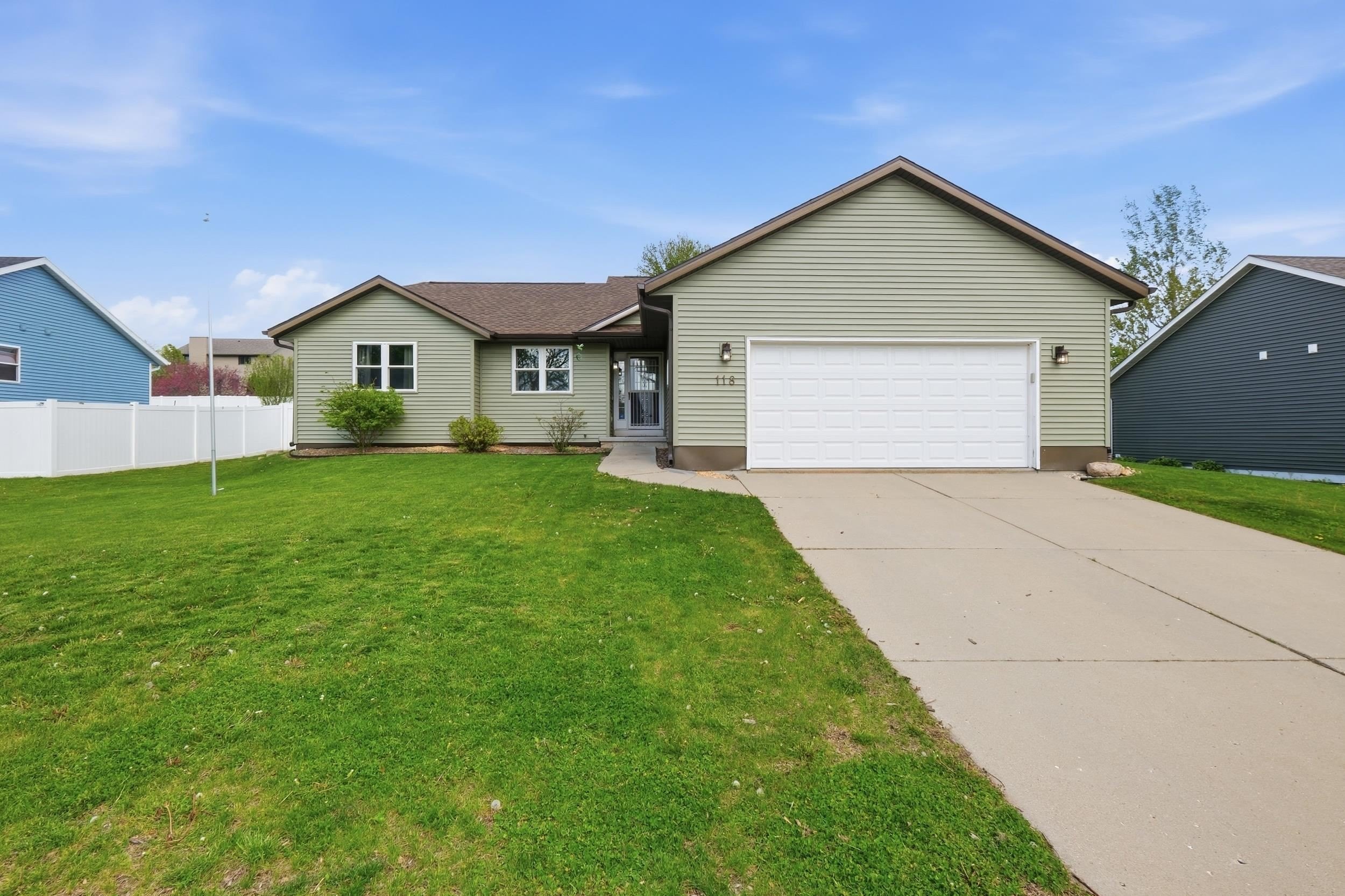 Single Family 5BR 4BA - 118 Campion Drive, Evansville, WI