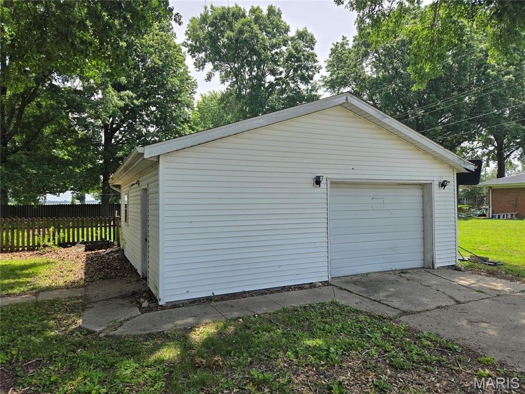 Single Family 3BR 2BA - 700 E 1st South Street, Mount Olive, IL