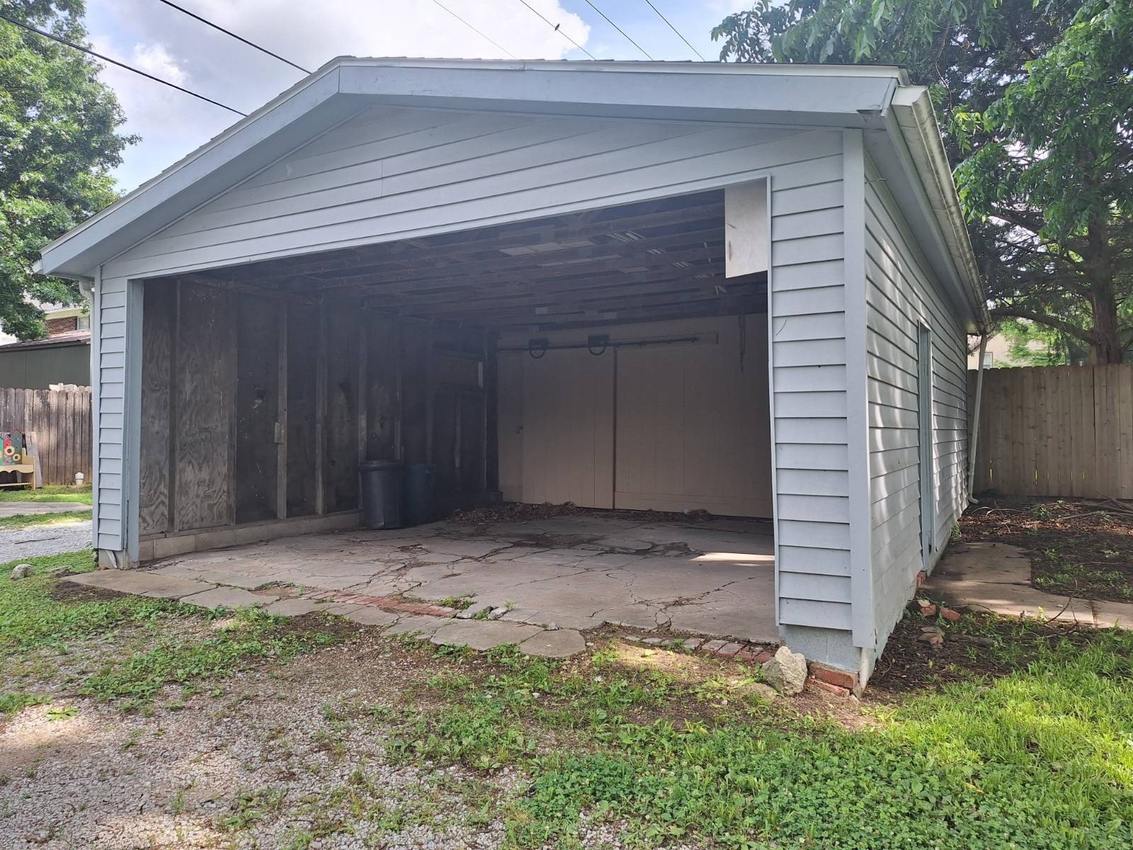 Single Family 4BR 2BA - 612 S Lincoln Ave, Chanute, KS