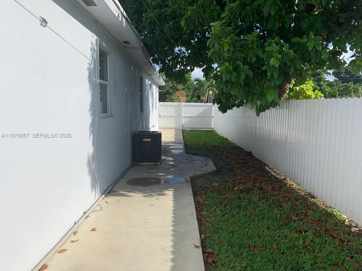 Single Family 5BR 4BA - 1762 NW 15th St, Miami, FL
