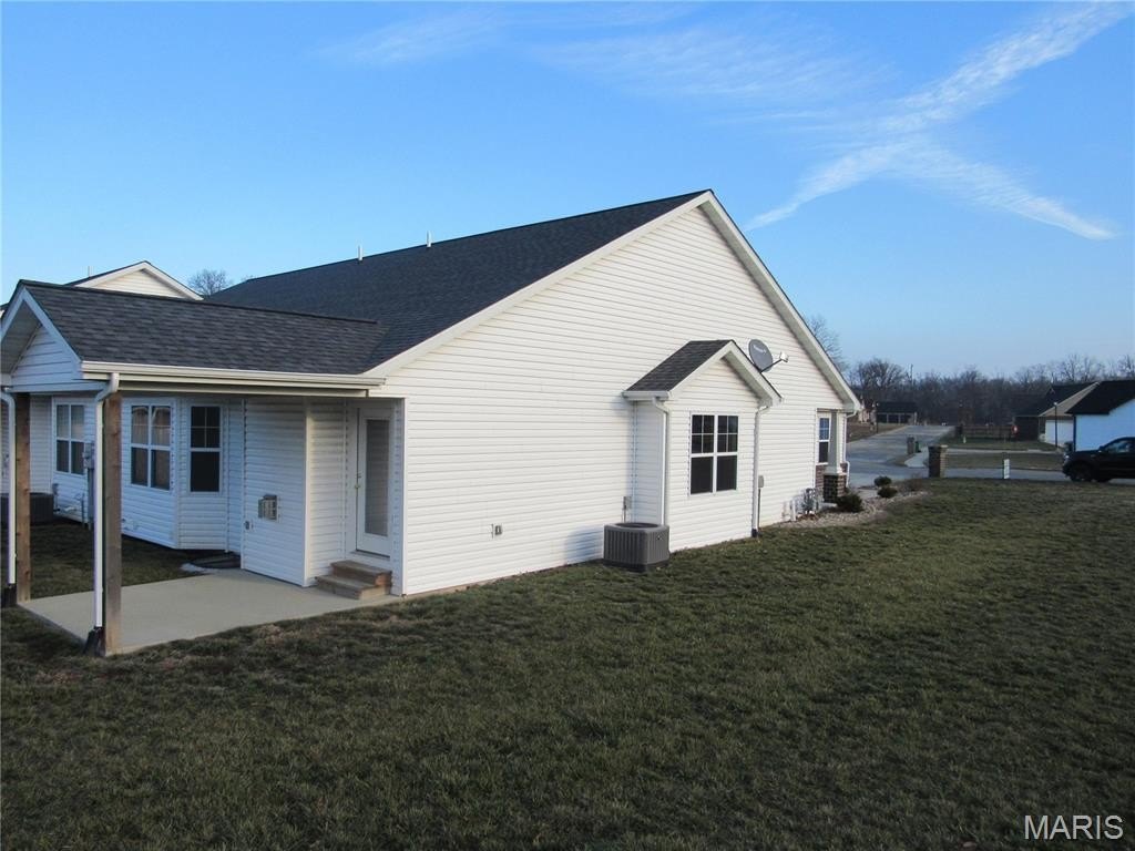 Single Family 3BR 3BA - 701 N Edison Street, Freeburg, IL