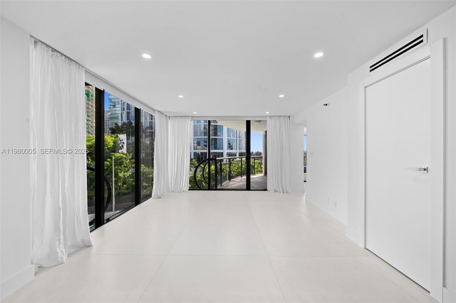 Condo 3BR 3BA - 2843 S Bayshore Dr, Miami, FL