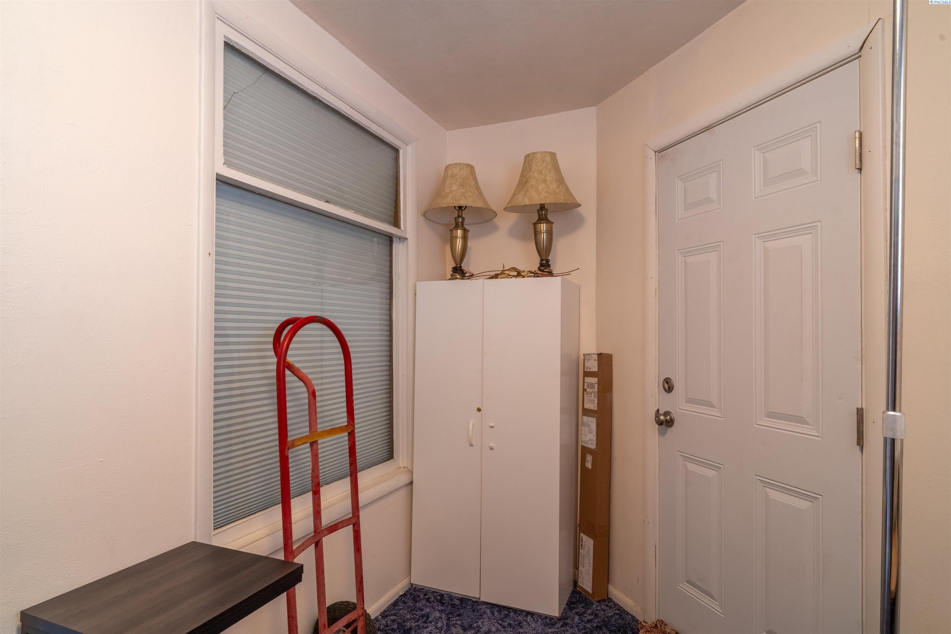 Other 2BR 1BA - 102 W 3rd Street, Lind, WA