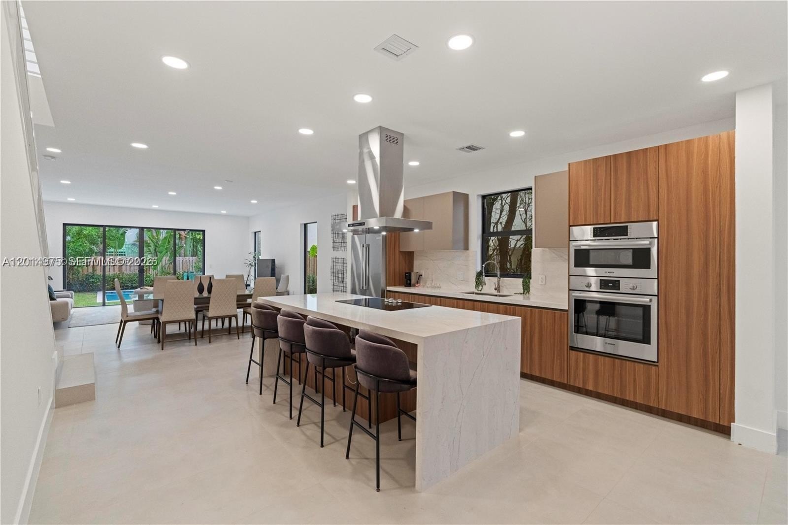 Single Family 4BR 4BA - 909 NE 16th Ave, Fort Lauderdale, FL