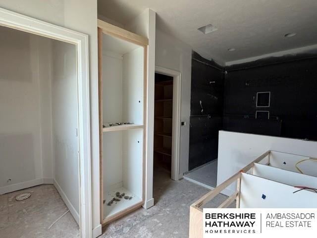 Single Family 4BR 4BA - 5815 N 198th Street, Elkhorn, NE