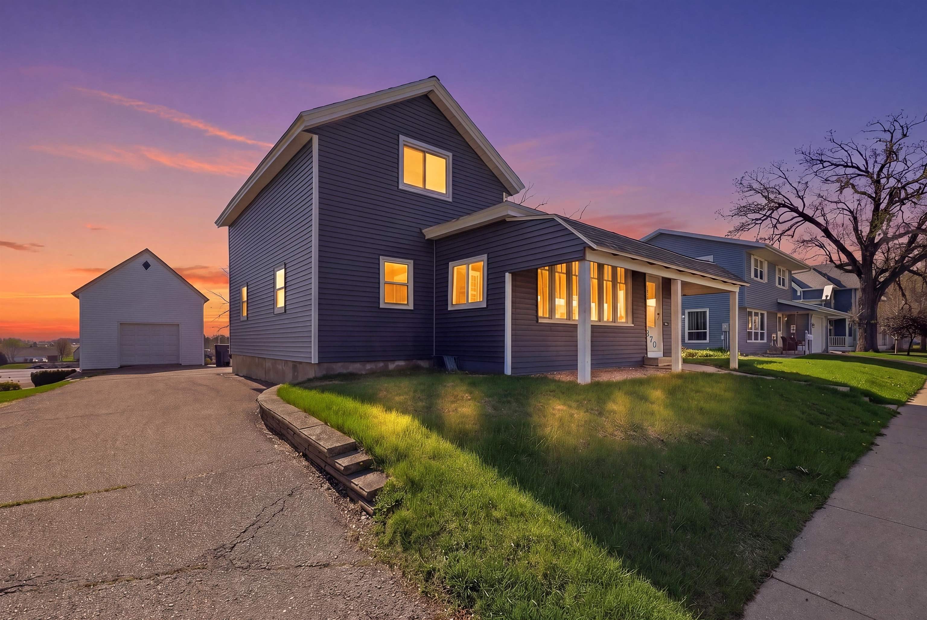 Single Family 4BR 2BA - 370 N Main Street, Juneau, WI