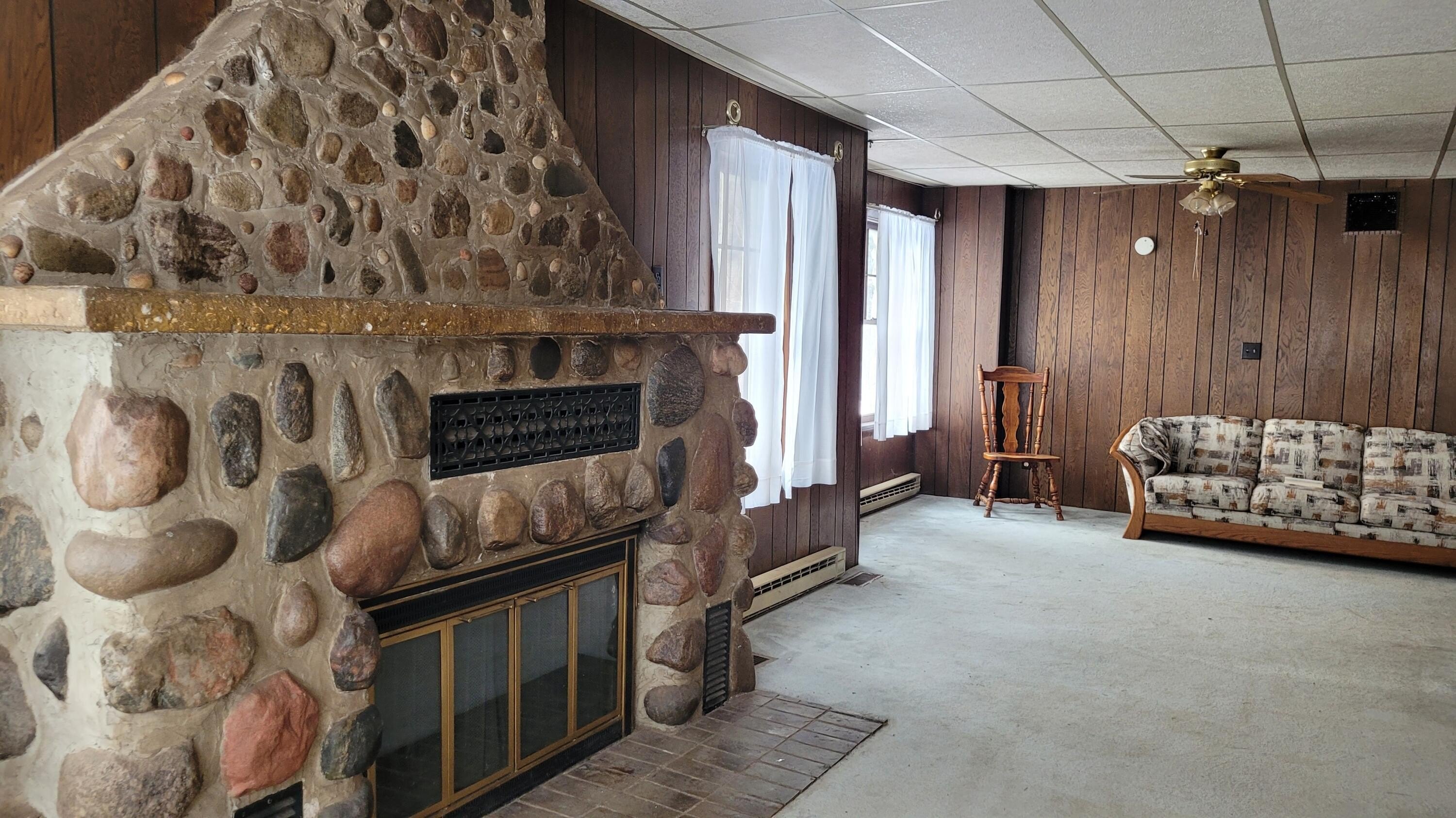 Single Family 3BR 2BA - 3840 S Rocky Bottom Creek RD, Sugar Island, MI