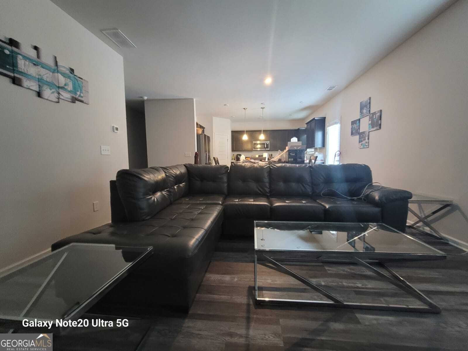 1207 Lyndhurst  