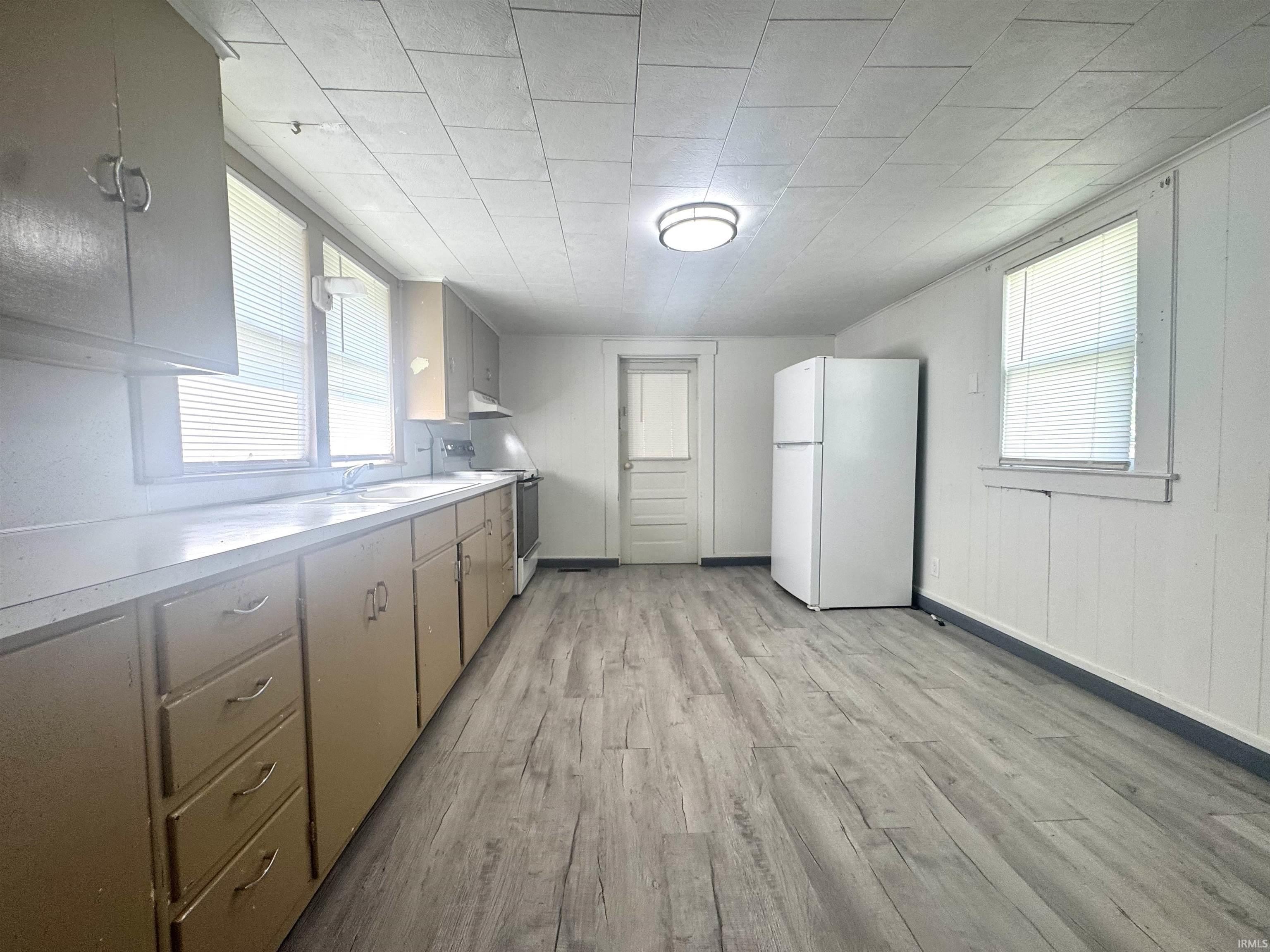 Single Family 2BR 1BA - 689 NE E Street, Linton, IN