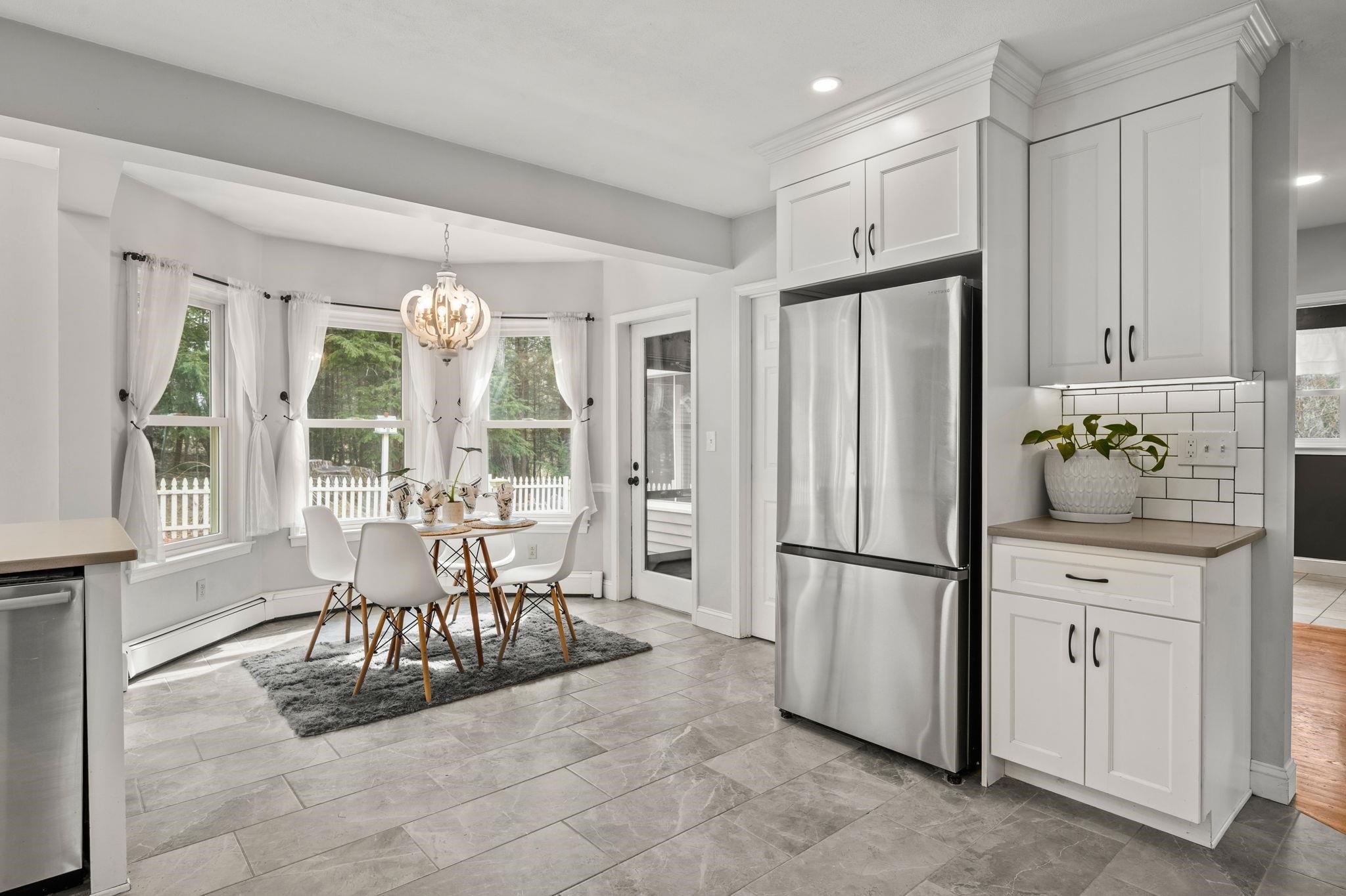 Single Family 4BR 4BA - 71 Deerwood Hollow, Chester, NH