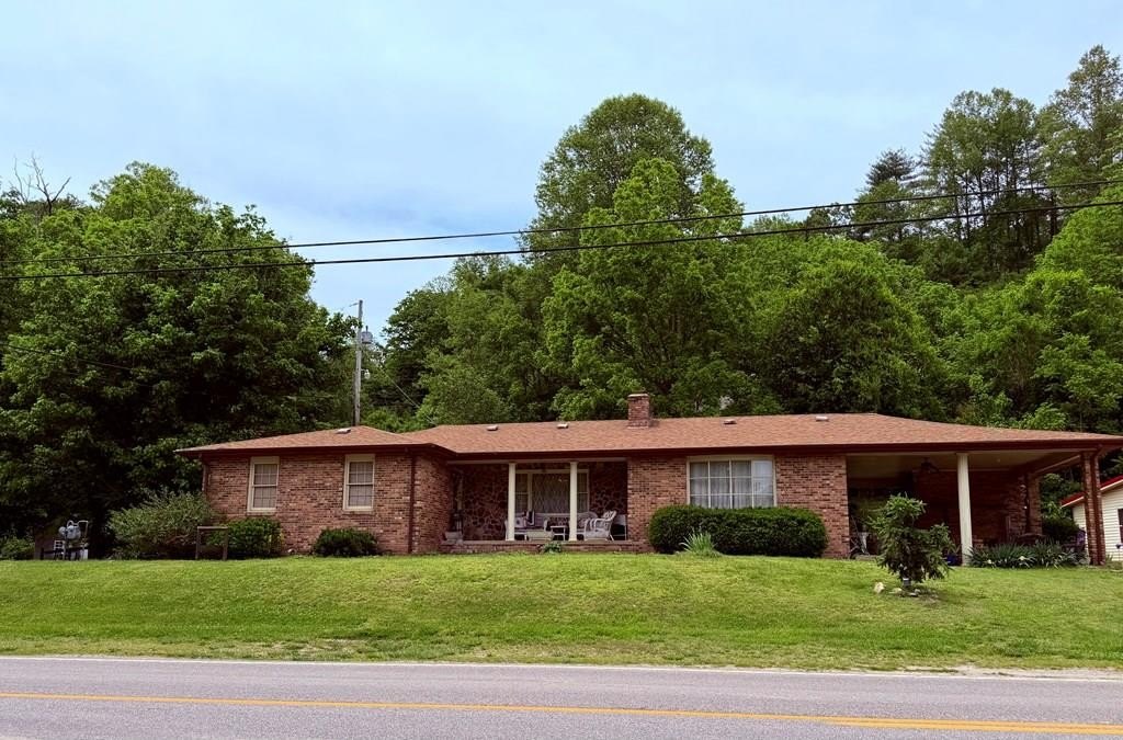Single Family 3BR 2BA - 297 KY Route 172, Staffordsville, KY