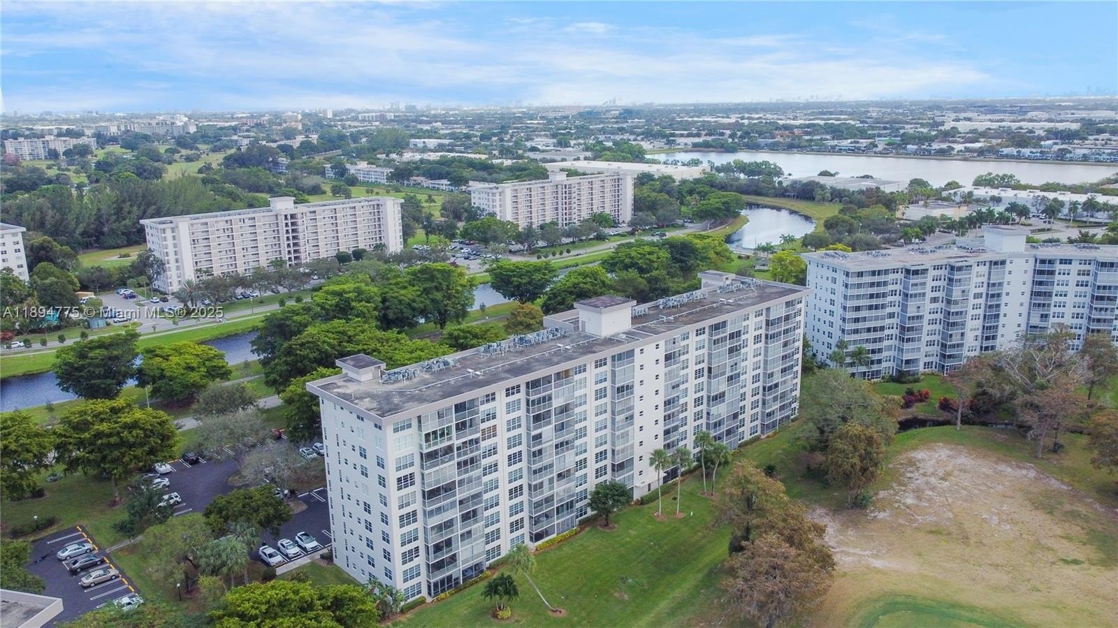Condo 2BR 2BA - 605 Oaks Dr, Pompano Beach, FL