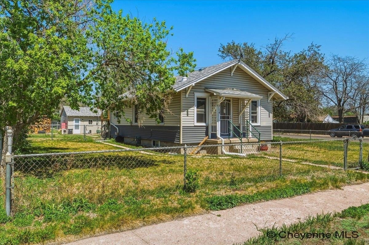 Single Family 2BR 2BA - 714 5TH ST, Cheyenne, WY