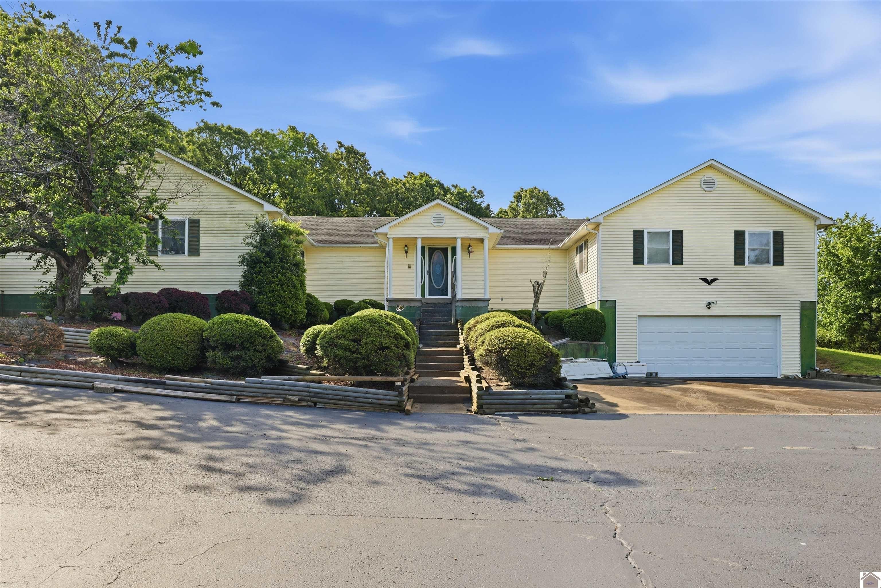 Single Family 4BR 4BA - 1755 W. Slaughter Rd., Mayfield, KY