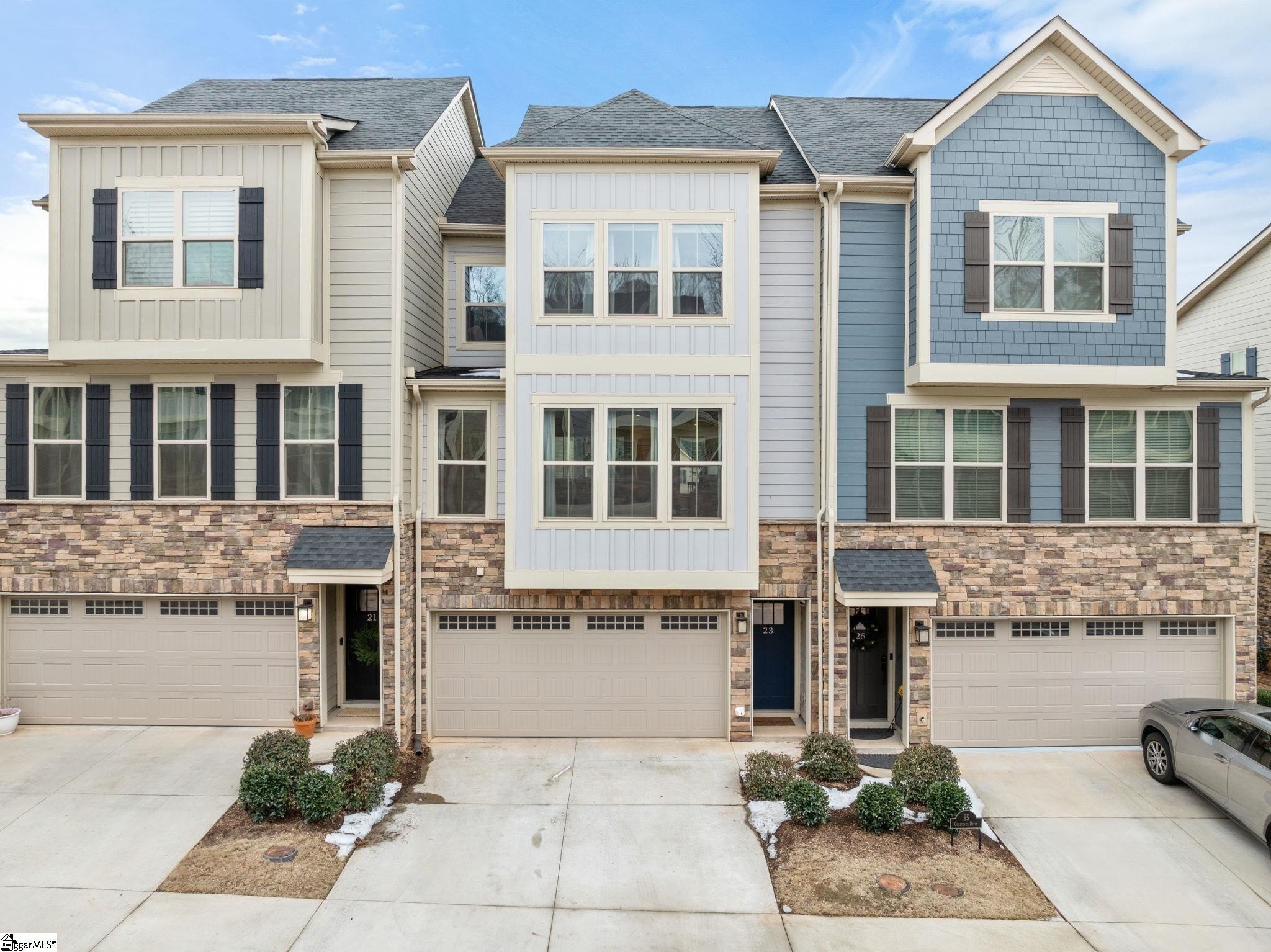 Single Family 3BR 4BA - 23 Questover Drive, Greenville, SC